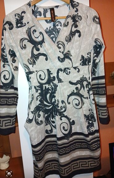 Zimske jakne: Zimski komplet odeće – tri gornja komada 1) Crna zimska jakna do kuka — 32