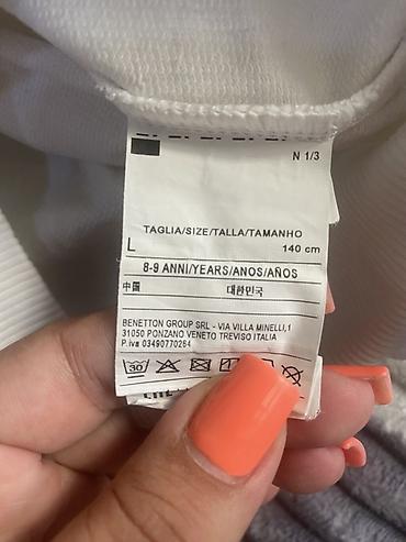 cool geyimler: UCB Benetton uşaq hudi - Rəng: ağ - Ön tərəfdə şaquli “U.C.B.” çapı — 3