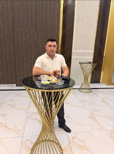 bar stulu: Orxan Əliyev Yaş: 30 Axtardığım vəzifə: Ailəvi restoran, şadlıq — 1