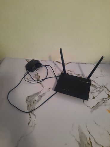 пассивное сетевое оборудование equip: Wi‑Fi маршрутизатор ASUS с двумя внешними антеннами. Особенности: -
