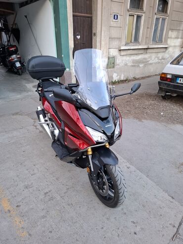 Honda: Honda Forza (serija maxi skutera) – crveno/crna - Snažan i ekonomičan — 9