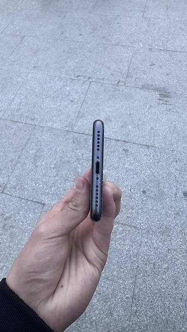 aplle 8: Продаётся iPhone в чёрном цвете с кнопкой Home и Touch ID. Смартфон — 7