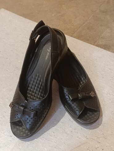 eqa shoes qarayev unvan: Ölçü: 39, rəng - Qara, Yeni