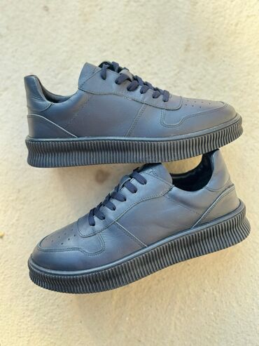 Кроссовки и спортивная обувь: Мужские кроссовки, 43, Новый, цвет - Черный, Платная доставка — 5