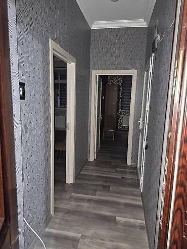 Uzunmüddətli kirayə mənzillər: Mənzil 12 mərtəbəli binanın 3 cü mərtəbəsində yerləşir. Yeni binadır — 9