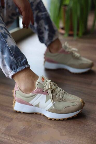 Patike: New Balance 327 patike

Novo
Brojevi 36 do 44

fb Moja Kupovina 1 — 25