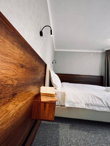 Отели и хостелы: Сдаю дом в аренду. С бассейном в Бишкеке. есть 5 номеров с душевом, и — 23