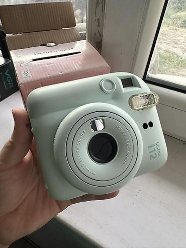 apple studio: Fujifilm Instax Mini 12 — моментальная камера в мятно‑зеленом цвете — 3
