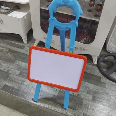 Uşaqlar üçün digər mallar: Uşaq üçün yazı–rəsm lövhəsi ilə ştativ - Rənglər: mavi ştativ