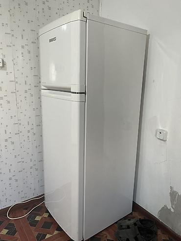 сешка на спринтер: Холодильник Beko, Б/у, Двухкамерный, De frost (капельный) — 3