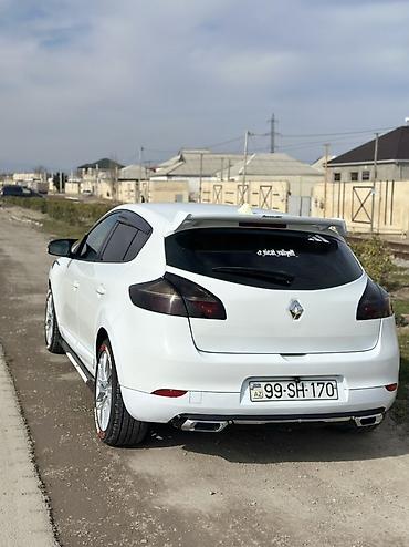 vaz 2109 samara: Renault Megane hetçbek, ağ rəngdə təqdim olunur. Avtomobilin xarici — 8