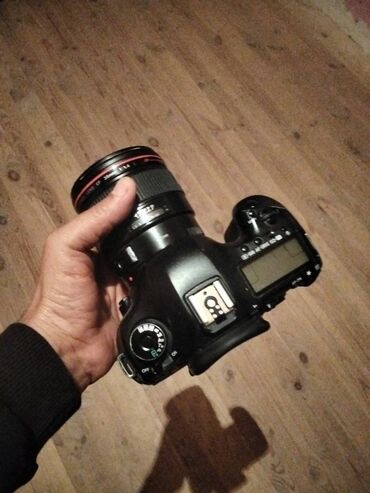 işlenmiş mikrovalnovka: Canon 5 d mark 3 ve 35 mm 1.4 ideal veziyetde barter olunur rp ile