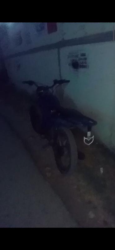 motor ikinci el: Çərçivəsi və kuzovu xüsusi mavi rəngdə boyanmış yüngül motosiklet — 4