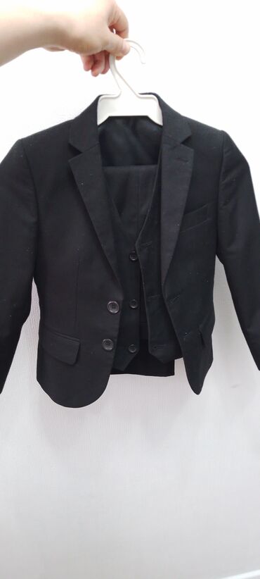 костюм черный: Продаю б/у костюм тройка Турция подойдёт 6-7лет 500с