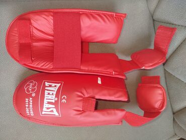 Nərdlər: Qırmızı rəngdə karate qoruyucu dəst - Ayaqüstü qoruyucu (Everlast) –