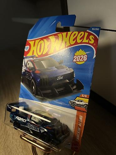 fort salon: Ford, 2026 il, 1:64, Dəmir — 1