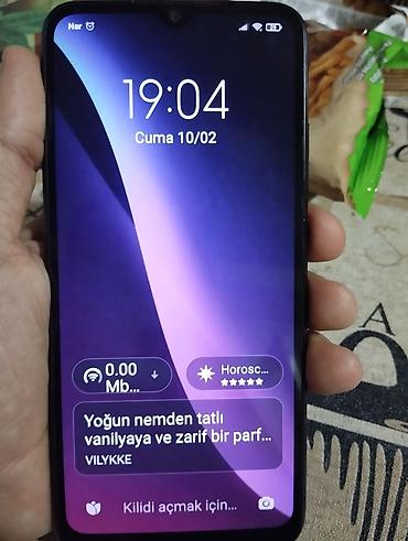 redmi pad: Xiaomi Redmi smartfon - Model: Redmi (arxa qapaqda “Redmi” loqosu) - — 2