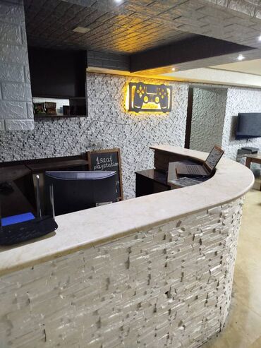 Digər kommersiya daşınmaz əmlakı: Nərimanov rayonu, Azadlıq prospektində, ümumi sahəsi 100 kv\m olan, 2 — 2