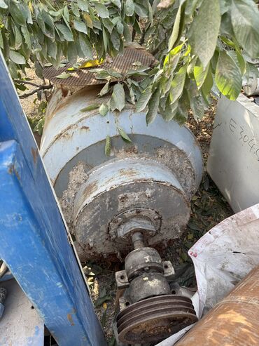 Другое оборудование для производства: Бумагаделательная машина Также имеется резка бумаги И аппарат для — 21