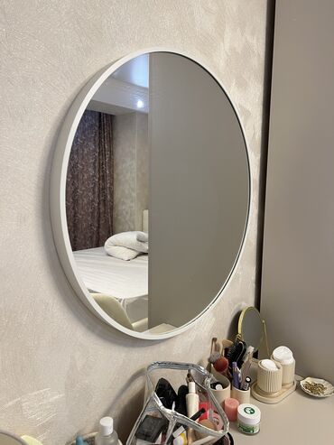 декор текстура: Продаю комнатное зеркало в идеальном состоянии 
Диаметр 70см