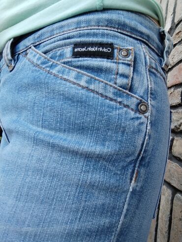 Farmerke: Calvin Klein farmerke vel L
Struk po 40 tegli do 42
Nogavice spolj 110 — 8