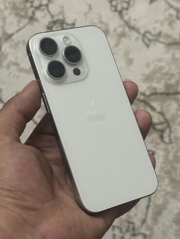 продаю айфон 15: IPhone 15 Pro, Б/у, 256 ГБ, White Titanium, Защитное стекло, Чехол, Кабель, 90 %