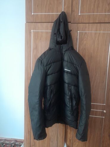Куртки: Продаётся куртка новое за 6тыс мужское цвет чёрный денги положить в