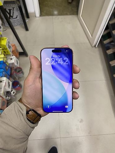 smart glasses: IPhone 17 Pro görünüşündə hazırlanmış smartfon. Cihaz narıncı — 3