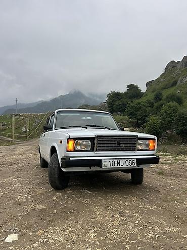 vuruq vaz 2107 satisi: VAZ 2107 sedan – ağ rəng, 4 qapı, arxa ötürücülü klassik model. Xarici — 2