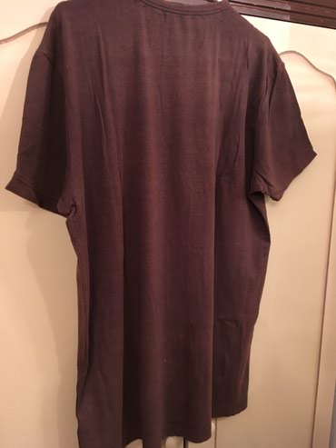 Majice: De Puta Madre original majca lepe braon boje, sa cirkonima. Dužina — 2