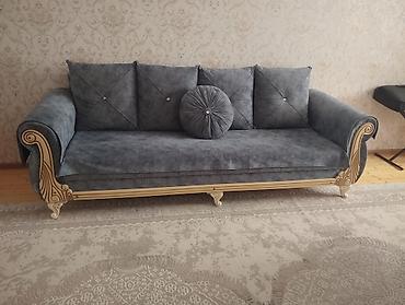 Divanlar: - Məhsul: Klassik üslubda yumşaq divan - Rəng və material: Tünd boz — 2