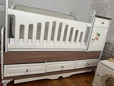 Uşaq beşiyi – çevik kombi model - Rəng və material: ağ və qəhvəyi