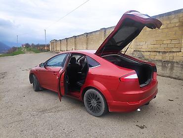 niva disk təkər: Ford Mondeo liftback, qırmızı rəng. - Kuzov: 5 qapılı liftback — 2