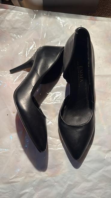 Босоножки, сандалии, шлепанцы: Женская обувь — два варианта. 1) Сандалии с декором - Размеры: 37 и — 28