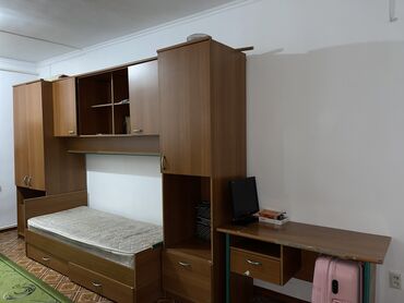 комплект офисной мебели: Шкаф от фирмы : Шатура ширина: 3 метра 45 см высота: 2м20см в