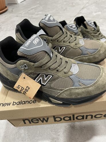 Кроссовки и спортивная обувь: Мужские кроссовки, 43, New Balance, Новый, цвет - Серый, Бесплатная доставка, Платная доставка, Самовывоз