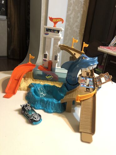 акула игрушка: Супер экстремальный игровой набор знаменитой коллекции Hot Wheels -