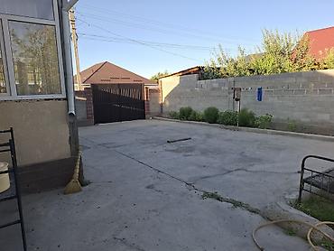 Продаётся дом с двором и садом. - Планировка: отдельный жилой дом