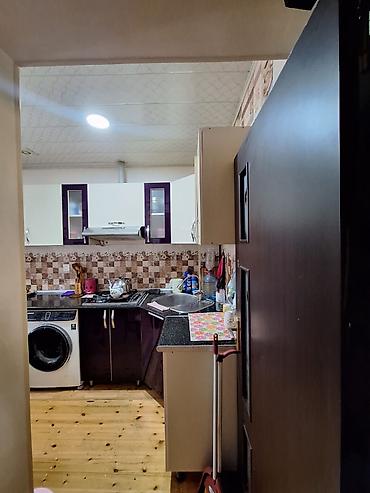 2 ci mikrorayon: Bakı, Bakıxanov qəs., 4 otaqlı, Köhnə tikili, m. Neftçilər, 72 kv. m — 1
