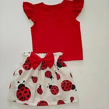 Kompleti: 👗 Cena kompleta (majica + suknja): 2500 din 📏 Veličine: 1, 2, 4, 6, 8 — 12