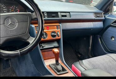 Mercedes-Benz: Mercedes-Benz E-Class: 1993 г., 2.2 л, Механика, Бензин, Седан