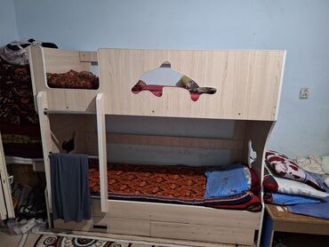 детскую деревянную кроватку: Двухъярусная кровать, Б/у