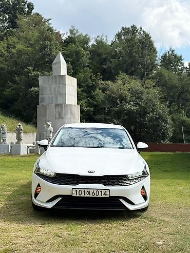2022: Kia K5: 2022 г., Седан — 1