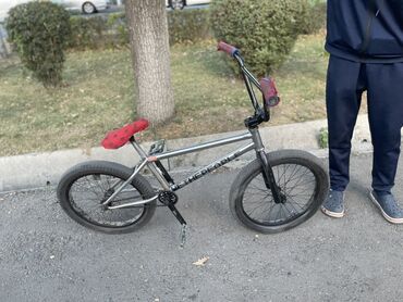 трехколесный велосипед поза: BMX велосипед
