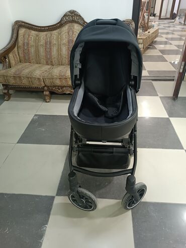 коляски для новорожденных бу: Коляска, цвет - Черный, Б/у