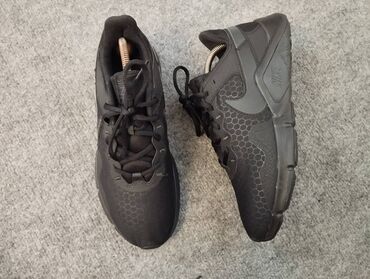 Botinkalar: Orginal 2ci el Nike. demey olar ki yeni kimi qalib.az geyinilib