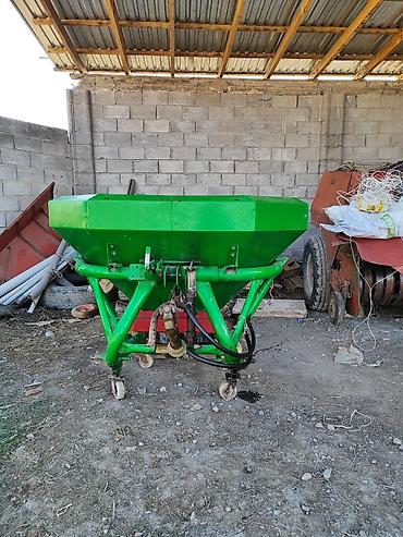 Пескоразбрасыватели: Продается разбрасыватель, навесной (Рум).состояние хорошее. объем до — 13