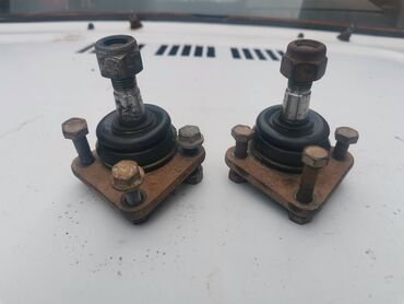 Auto delovi: Donje kugle trapa Lada 21214i Niva 2012 godiste. Polovno. ocuvano — 1