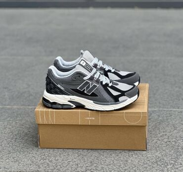 Кроссовки и спортивная обувь: Мужские кроссовки, 40, New Balance, Новый, цвет - Серый, Бесплатная доставка