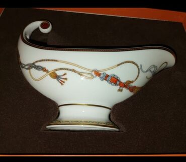 Qab-qacaq və mətbəx ləvazimatlarının alışı: Hermes Cheval d'Orient Fransa, əl işi 12 person 95 predmet. İstifadə — 13